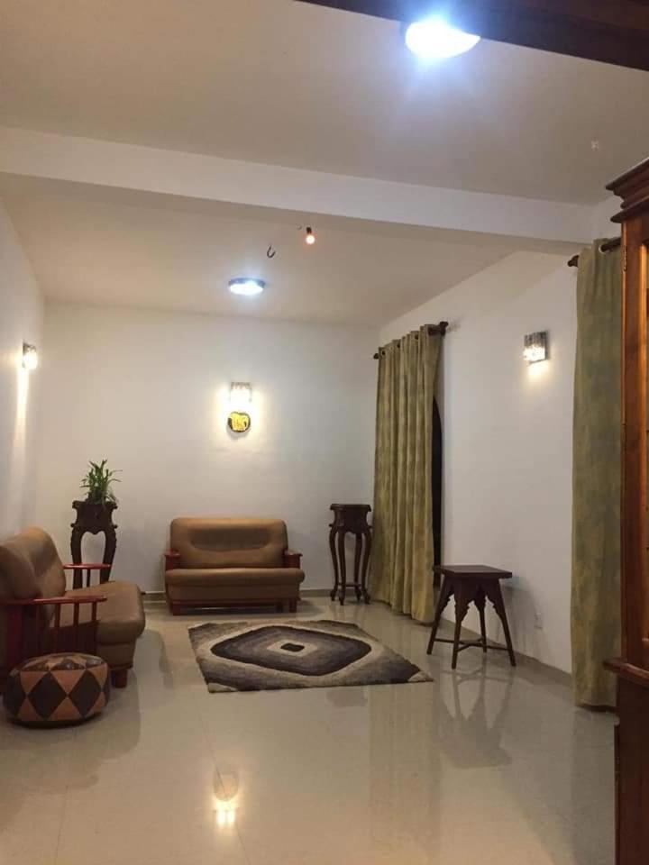 Tinu Homestay Mirissa Exteriör bild